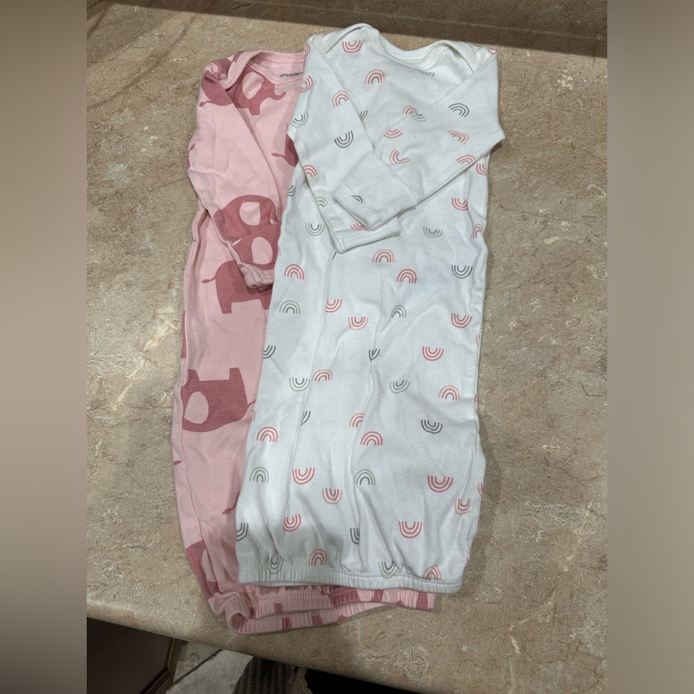 Swaddles and night gowns